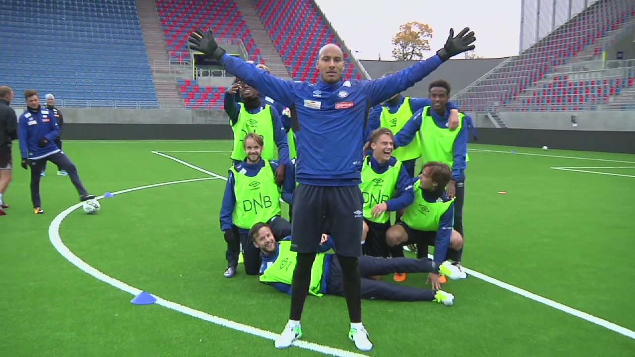 Gutta feirer seier'n på trening